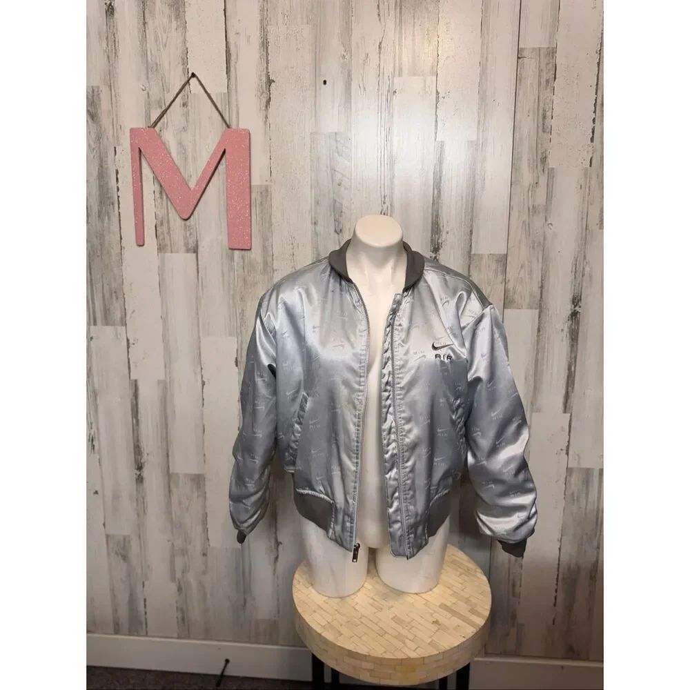 Nike Air Therma Fit Silver Cropped Bomber Jacket Womens Medium Swoosh Logo